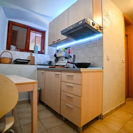 Studio Apartman Gashi Cres